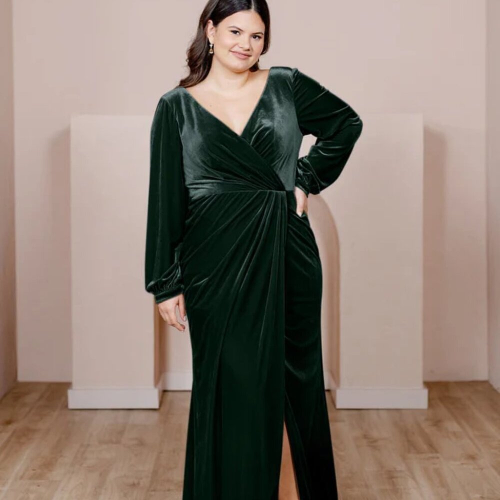BRAND NEW Size 20 - Revelry Vera Velvet Dress